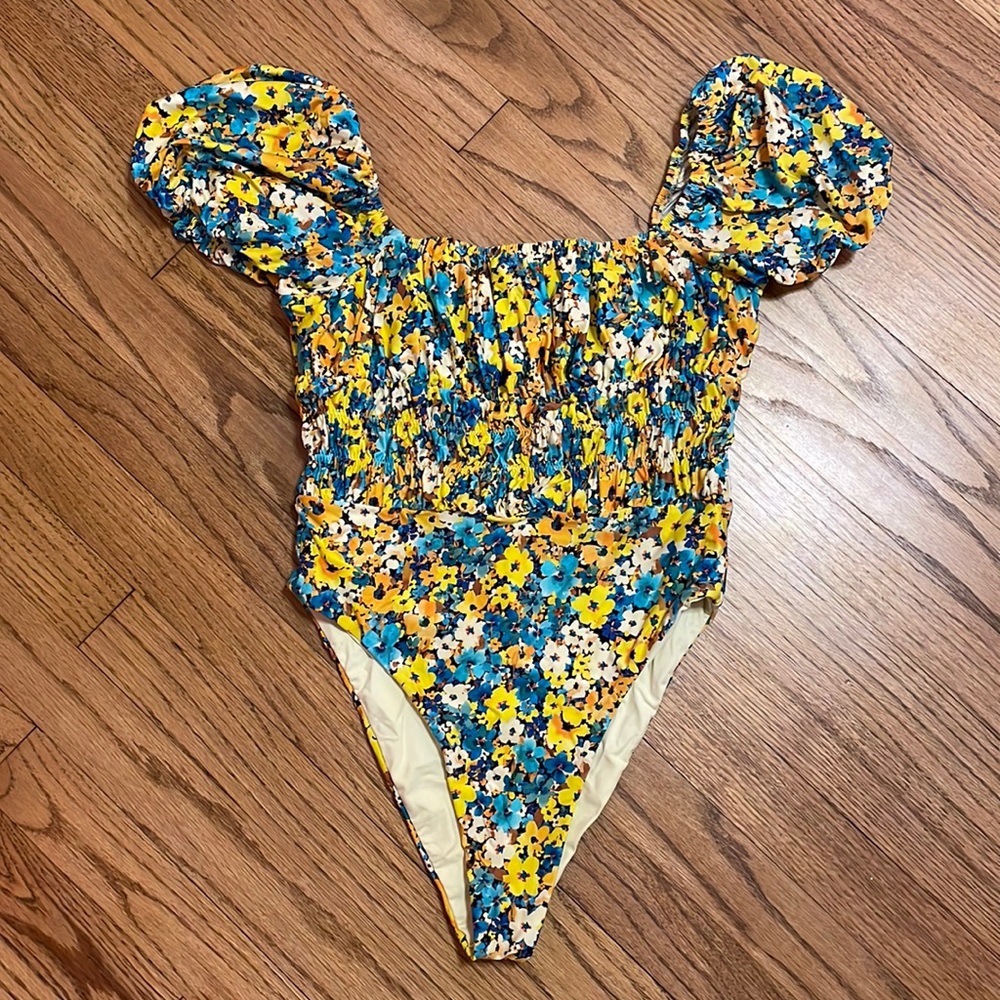 L Space Marilyn Women’s Swimsuit Size 8